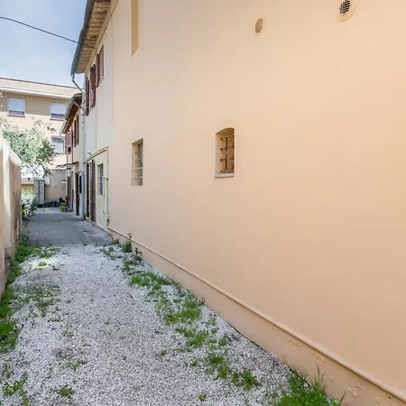 Lejlighed Cisanello Rock With Patio And Barbecue Pisa